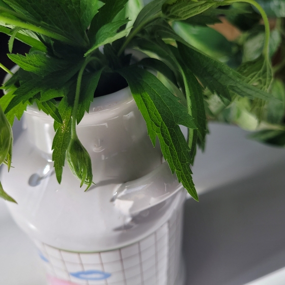 Vintage Milk Carafe with Pig Design - Picture 2 of 4